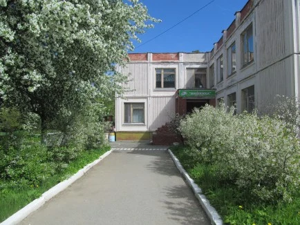 Вход в детский сад №18 «Вишенка» в Реже