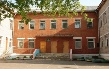 Вход в детский сад №32 «Аленький цветочек» в Реже