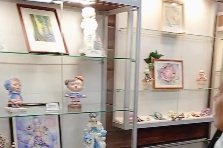 Работы Ираиды Захаровой на выставке в Режевском музее