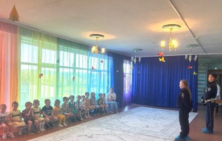 Занятие по безопасности дорожного движения с воспитанниками детского сада в Режевском районе