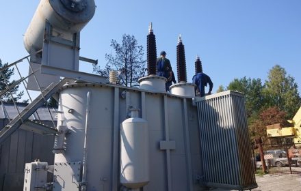 Силовой трансформатор на открытой площадке