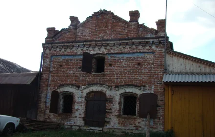 Старинное здание в Голендухино