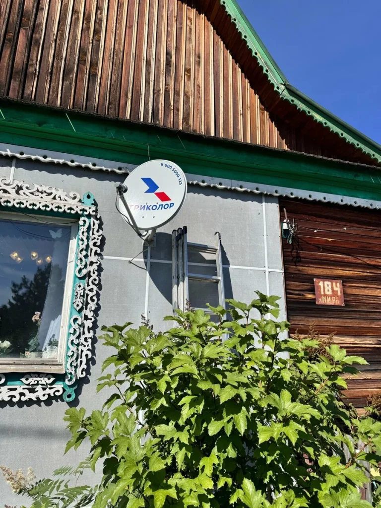 Установленная спутниковая антенна