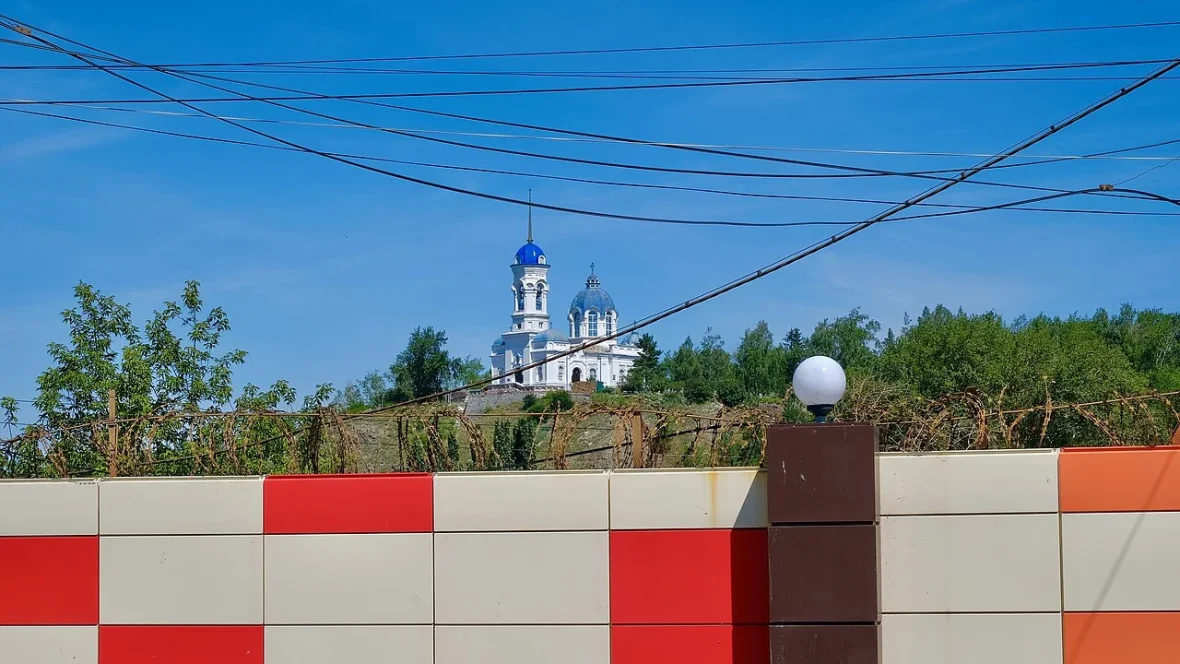Иоанно-Предтеченская церковь на Орловой горе в Реже (вид с плотины пруда)