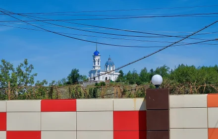 Иоанно-Предтеченская церковь на Орловой горе в Реже (вид с плотины пруда)
