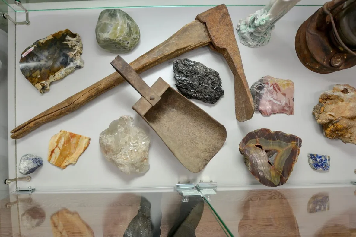 Минералы в Режевском историческом музее, фото опубликовано в 2019 году