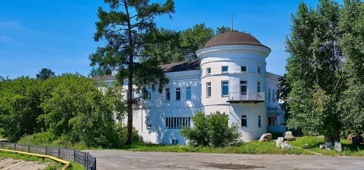 Реж, Господский дом, ныне музей «Самоцветная полоса Урала» (Советская улица, 4)