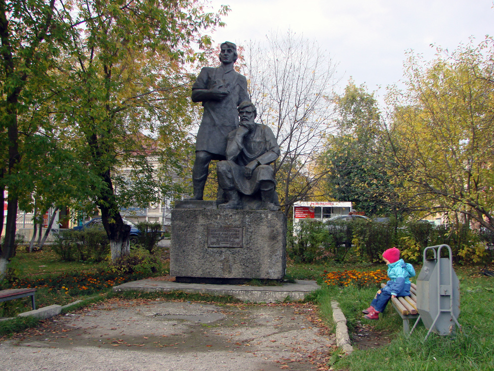 Памятник режевским умельцам, основателям завода