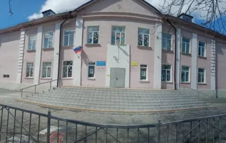 Здание школы № 3 на улице Пушкина в Реже