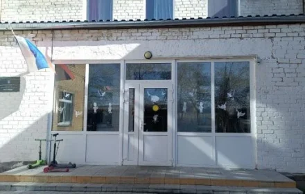 Вход в детский сад № 8 «Крепыш» в Реже