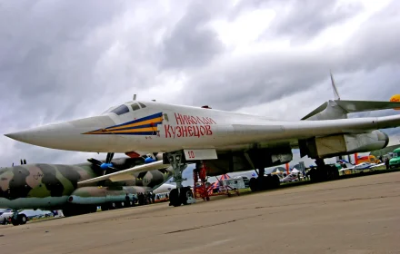 Самолёт Ту-160