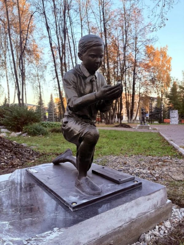 Памятник Адольфу Мокроносову